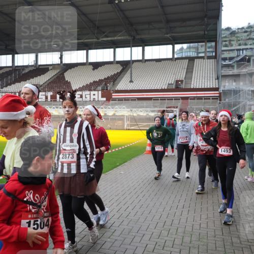 07.12.2025 - St. Pauli X-Mass-Run No. 15 Fabian Wolf http://msf.ph/oto/9424725 07.12.2025 12:08:44 Ziel 586, 1214, 1219, 1253, 1269, 1270, 1901, 2679, 2873, 2889, 2892, 3141, 3230, 3233, 3595, 3876, 4084, 4086, 4137, 4138, 4182, 4183, 4252, 4294, 4295, 4297, 4422, 4429, 4720 meine-sportfotos.de
