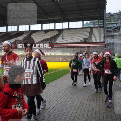 07.12.2025 - St. Pauli X-Mass-Run No. 15 Fabian Wolf http://msf.ph/oto/9424726 07.12.2025 12:08:44 Ziel 586, 1214, 1219, 1253, 1269, 1270, 1901, 2679, 2873, 2889, 2892, 3141, 3230, 3233, 3595, 3876, 4084, 4086, 4137, 4138, 4182, 4183, 4252, 4294, 4295, 4297, 4422, 4429, 4720 meine-sportfotos.de