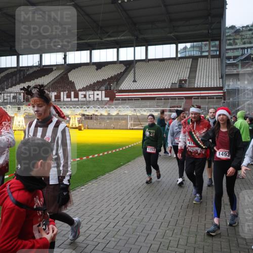 07.12.2025 - St. Pauli X-Mass-Run No. 15 Fabian Wolf http://msf.ph/oto/9424728 07.12.2025 12:08:45 Ziel 586, 1214, 1219, 1253, 1269, 1270, 1901, 2679, 2873, 2889, 2892, 3141, 3230, 3233, 3595, 3876, 4084, 4086, 4137, 4138, 4182, 4183, 4252, 4294, 4295, 4297, 4422, 4429, 4720 meine-sportfotos.de