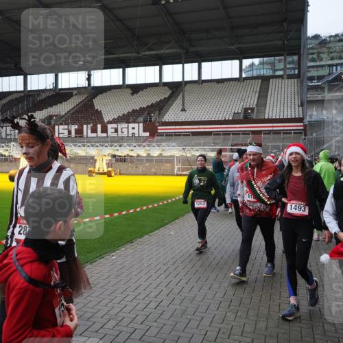 07.12.2025 - St. Pauli X-Mass-Run No. 15 Fabian Wolf http://msf.ph/oto/9424729 07.12.2025 12:08:45 Ziel 586, 1214, 1219, 1253, 1269, 1270, 1901, 2679, 2873, 2889, 2892, 3141, 3230, 3233, 3595, 3876, 4084, 4086, 4137, 4138, 4182, 4183, 4252, 4294, 4295, 4297, 4422, 4429, 4720 meine-sportfotos.de