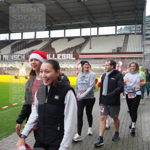07.12.2025 - St. Pauli X-Mass-Run No. 15 Fabian Wolf http://msf.ph/oto/9424735 07.12.2025 12:08:47 Ziel 586, 1214, 1219, 1253, 1269, 1270, 1901, 2679, 2873, 2889, 2892, 3230, 3233, 3595, 3876, 4084, 4086, 4137, 4138, 4182, 4183, 4252, 4294, 4295, 4297, 4422, 4429, 4720 meine-sportfotos.de