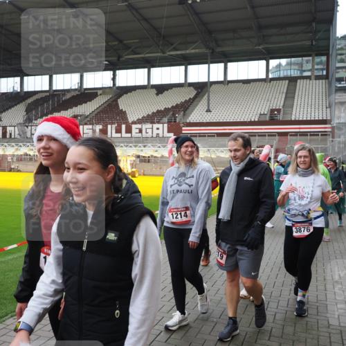 07.12.2025 - St. Pauli X-Mass-Run No. 15 Fabian Wolf http://msf.ph/oto/9424736 07.12.2025 12:08:48 Ziel 586, 1214, 1219, 1253, 1269, 1270, 1901, 2679, 2873, 2889, 2892, 3230, 3233, 3595, 3876, 4084, 4086, 4137, 4138, 4182, 4183, 4252, 4294, 4295, 4297, 4422, 4429, 4720 meine-sportfotos.de