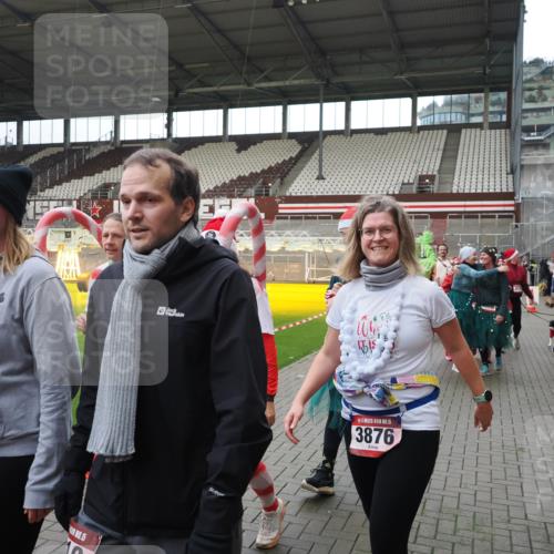07.12.2025 - St. Pauli X-Mass-Run No. 15 Fabian Wolf http://msf.ph/oto/9424741 07.12.2025 12:08:49 Ziel 586, 1214, 1219, 1253, 1269, 1270, 1685, 1901, 2414, 2679, 2873, 2889, 2892, 3230, 3233, 3595, 3876, 4084, 4086, 4137, 4138, 4182, 4183, 4252, 4294, 4295, 4297, 4422, 4429, 4720 meine-sportfotos.de