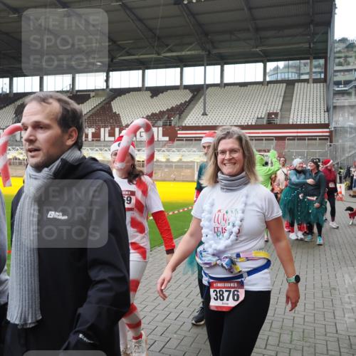 07.12.2025 - St. Pauli X-Mass-Run No. 15 Fabian Wolf http://msf.ph/oto/9424742 07.12.2025 12:08:50 Ziel 586, 1214, 1219, 1253, 1269, 1270, 1685, 1901, 2414, 2679, 2873, 2889, 2892, 3230, 3233, 3595, 3876, 4084, 4086, 4137, 4138, 4182, 4183, 4252, 4294, 4295, 4297, 4422, 4429, 4720 meine-sportfotos.de