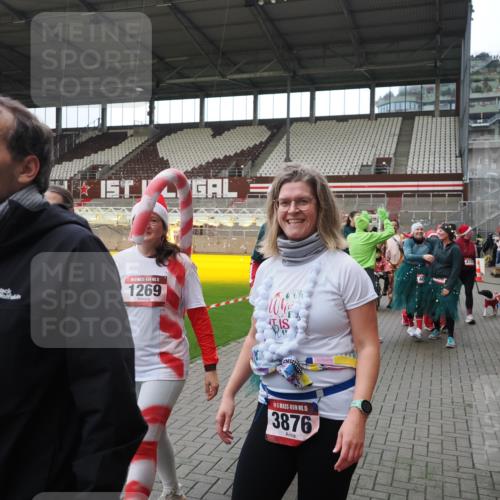 07.12.2025 - St. Pauli X-Mass-Run No. 15 Fabian Wolf http://msf.ph/oto/9424743 07.12.2025 12:08:50 Ziel 586, 1214, 1219, 1253, 1269, 1270, 1685, 1901, 2414, 2679, 2873, 2889, 2892, 3230, 3233, 3595, 3876, 4084, 4086, 4137, 4138, 4182, 4183, 4252, 4294, 4295, 4297, 4422, 4429, 4720 meine-sportfotos.de