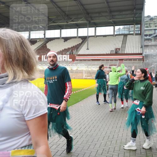07.12.2025 - St. Pauli X-Mass-Run No. 15 Fabian Wolf http://msf.ph/oto/9424744 07.12.2025 12:08:51 Ziel 586, 1214, 1219, 1253, 1269, 1270, 1652, 1653, 1685, 1901, 2414, 2679, 2873, 2889, 2892, 3230, 3233, 3595, 3876, 4084, 4086, 4137, 4138, 4182, 4183, 4252, 4294, 4295, 4297, 4422, 4429, 4720 meine-sportfotos.de
