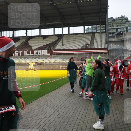07.12.2025 - St. Pauli X-Mass-Run No. 15 Fabian Wolf http://msf.ph/oto/9424745 07.12.2025 12:08:52 Ziel 586, 1214, 1219, 1253, 1269, 1270, 1652, 1653, 1685, 1901, 2414, 2679, 2873, 2889, 2892, 3230, 3233, 3595, 3876, 4084, 4086, 4137, 4138, 4182, 4183, 4294, 4295, 4297, 4422, 4429, 4720 meine-sportfotos.de