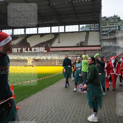 07.12.2025 - St. Pauli X-Mass-Run No. 15 Fabian Wolf http://msf.ph/oto/9424746 07.12.2025 12:08:52 Ziel 586, 1214, 1219, 1253, 1269, 1270, 1652, 1653, 1685, 1901, 2414, 2679, 2873, 2889, 2892, 3230, 3233, 3595, 3876, 4084, 4086, 4137, 4138, 4182, 4183, 4294, 4295, 4297, 4422, 4429, 4720 meine-sportfotos.de