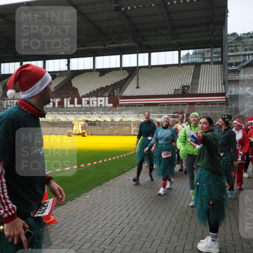 07.12.2025 - St. Pauli X-Mass-Run No. 15 Fabian Wolf http://msf.ph/oto/9424748 07.12.2025 12:08:53 Ziel 586, 643, 1214, 1219, 1253, 1269, 1270, 1405, 1652, 1653, 1685, 1901, 2414, 2679, 2731, 3230, 3233, 3595, 3876, 4084, 4086, 4137, 4138, 4182, 4183, 4294, 4295, 4297, 4422, 4429, 4720 meine-sportfotos.de