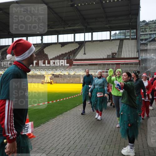 07.12.2025 - St. Pauli X-Mass-Run No. 15 Fabian Wolf http://msf.ph/oto/9424749 07.12.2025 12:08:53 Ziel 586, 643, 1214, 1219, 1253, 1269, 1270, 1405, 1652, 1653, 1685, 1901, 2414, 2679, 2731, 3230, 3233, 3595, 3876, 4084, 4086, 4137, 4138, 4182, 4183, 4294, 4295, 4297, 4422, 4429, 4720 meine-sportfotos.de