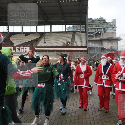 07.12.2025 - St. Pauli X-Mass-Run No. 15 Fabian Wolf http://msf.ph/oto/9424758 07.12.2025 12:08:56 Ziel 586, 643, 775, 807, 1269, 1270, 1405, 1652, 1653, 1685, 1901, 2414, 2679, 2731, 3230, 3233, 3876, 4084, 4086, 4137, 4138, 4183, 4294, 4295, 4297, 4429, 4720 meine-sportfotos.de