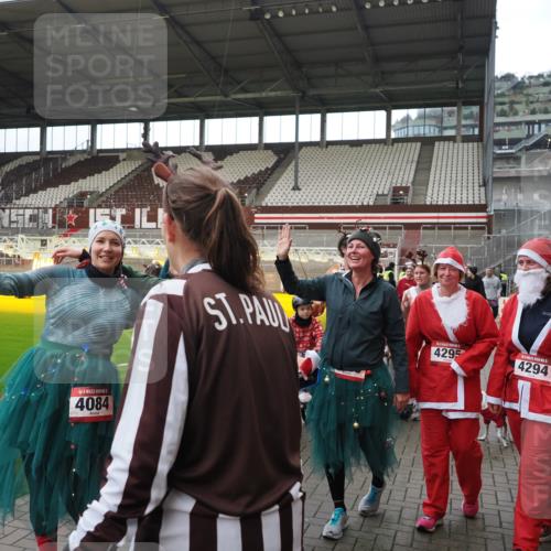 07.12.2025 - St. Pauli X-Mass-Run No. 15 Fabian Wolf http://msf.ph/oto/9424762 07.12.2025 12:08:57 Ziel 586, 643, 775, 807, 1269, 1270, 1405, 1652, 1653, 1685, 1901, 2414, 2731, 3230, 3233, 3876, 4086, 4137, 4138, 4294, 4295, 4297, 4429, 4720 meine-sportfotos.de