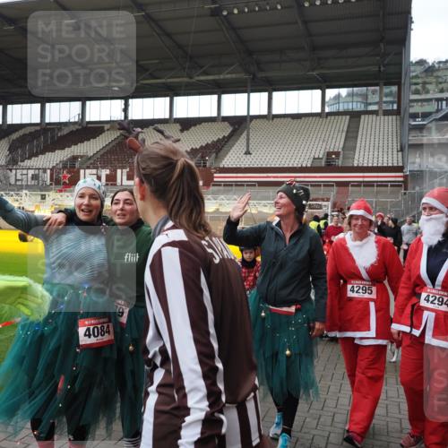 07.12.2025 - St. Pauli X-Mass-Run No. 15 Fabian Wolf http://msf.ph/oto/9424764 07.12.2025 12:08:57 Ziel 586, 643, 775, 807, 1269, 1270, 1405, 1652, 1653, 1685, 1901, 2414, 2731, 3230, 3233, 3876, 4086, 4137, 4138, 4294, 4295, 4297, 4429, 4720 meine-sportfotos.de