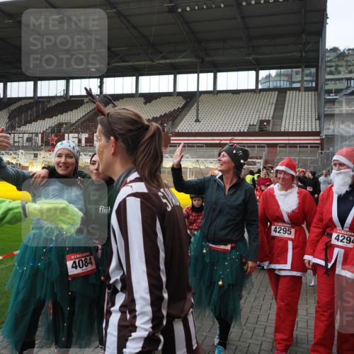 07.12.2025 - St. Pauli X-Mass-Run No. 15 Fabian Wolf http://msf.ph/oto/9424765 07.12.2025 12:08:57 Ziel 586, 643, 775, 807, 1269, 1270, 1405, 1652, 1653, 1685, 1901, 2414, 2731, 3230, 3233, 3876, 4086, 4137, 4138, 4294, 4295, 4297, 4429, 4720 meine-sportfotos.de
