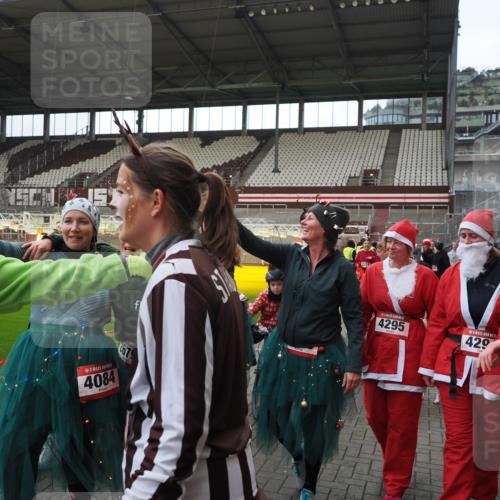 07.12.2025 - St. Pauli X-Mass-Run No. 15 Fabian Wolf http://msf.ph/oto/9424766 07.12.2025 12:08:58 Ziel 586, 643, 775, 807, 1270, 1405, 1652, 1653, 1685, 1901, 2414, 2731, 3230, 3233, 4086, 4137, 4138, 4294, 4295, 4297, 4429, 4720 meine-sportfotos.de