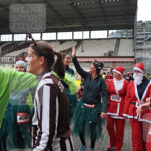 07.12.2025 - St. Pauli X-Mass-Run No. 15 Fabian Wolf http://msf.ph/oto/9424767 07.12.2025 12:08:58 Ziel 586, 643, 775, 807, 1270, 1405, 1652, 1653, 1685, 1901, 2414, 2731, 3230, 3233, 4086, 4137, 4138, 4294, 4295, 4297, 4429, 4720 meine-sportfotos.de