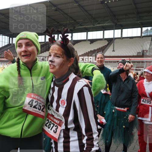 07.12.2025 - St. Pauli X-Mass-Run No. 15 Fabian Wolf http://msf.ph/oto/9424769 07.12.2025 12:08:58 Ziel 586, 643, 775, 807, 1270, 1405, 1652, 1653, 1685, 1901, 2414, 2731, 3230, 3233, 4086, 4137, 4138, 4294, 4295, 4297, 4429, 4720 meine-sportfotos.de