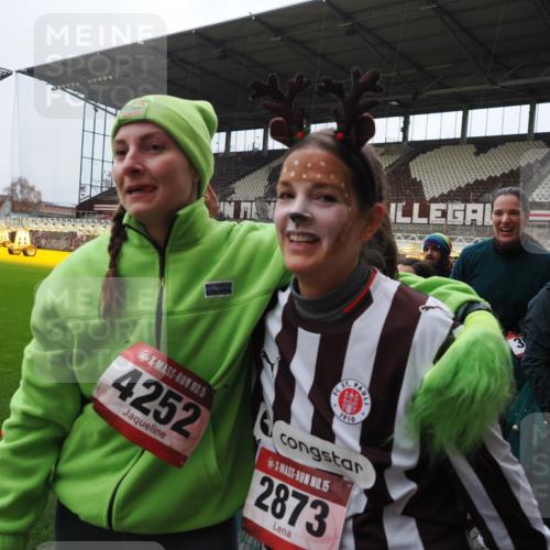 07.12.2025 - St. Pauli X-Mass-Run No. 15 Fabian Wolf http://msf.ph/oto/9424771 07.12.2025 12:08:59 Ziel 586, 643, 775, 807, 1405, 1652, 1653, 1685, 1901, 2414, 2731, 3230, 3233, 4137, 4138, 4294, 4295, 4297, 4720 meine-sportfotos.de