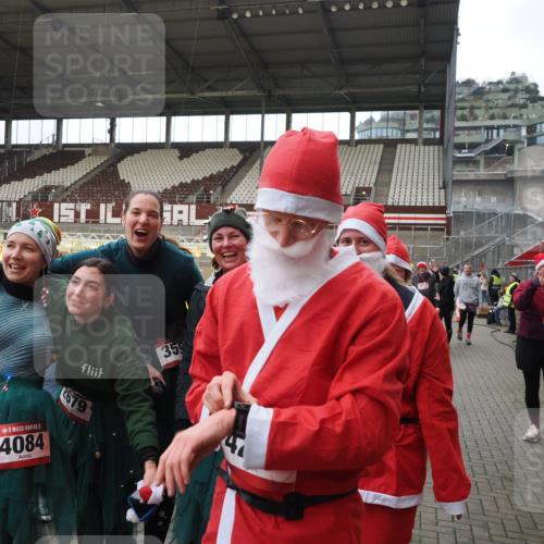 07.12.2025 - St. Pauli X-Mass-Run No. 15 Fabian Wolf http://msf.ph/oto/9424775 07.12.2025 12:09:00 Ziel 586, 643, 775, 807, 1405, 1652, 1653, 1685, 1901, 2414, 2731, 3230, 3233, 4137, 4138, 4294, 4720 meine-sportfotos.de