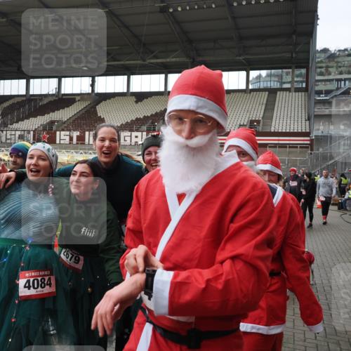 07.12.2025 - St. Pauli X-Mass-Run No. 15 Fabian Wolf http://msf.ph/oto/9424776 07.12.2025 12:09:00 Ziel 586, 643, 775, 807, 1405, 1652, 1653, 1685, 1901, 2414, 2731, 3230, 3233, 4137, 4138, 4294, 4720 meine-sportfotos.de