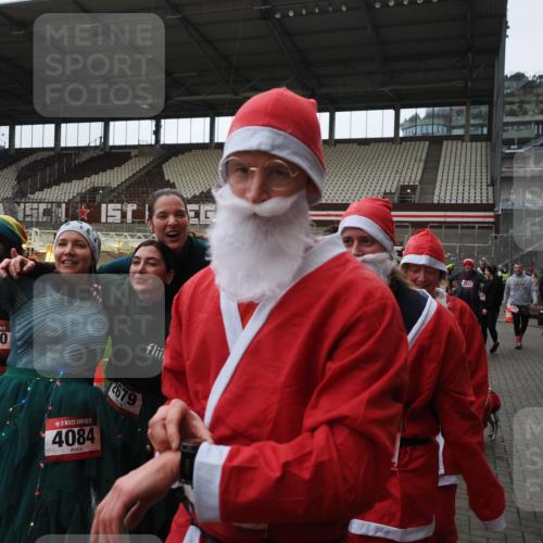 07.12.2025 - St. Pauli X-Mass-Run No. 15 Fabian Wolf http://msf.ph/oto/9424777 07.12.2025 12:09:00 Ziel 586, 643, 775, 807, 1405, 1652, 1653, 1685, 1901, 2414, 2731, 3230, 3233, 4137, 4138, 4294, 4720 meine-sportfotos.de