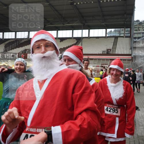 07.12.2025 - St. Pauli X-Mass-Run No. 15 Fabian Wolf http://msf.ph/oto/9424780 07.12.2025 12:09:01 Ziel 586, 643, 775, 807, 1405, 1652, 1653, 1685, 1901, 2414, 2731, 3230, 3233, 4137, 4138, 4720 meine-sportfotos.de