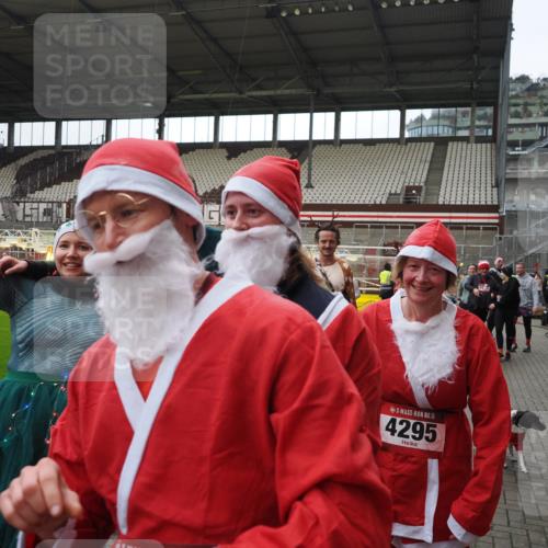 07.12.2025 - St. Pauli X-Mass-Run No. 15 Fabian Wolf http://msf.ph/oto/9424781 07.12.2025 12:09:01 Ziel 586, 643, 775, 807, 1405, 1652, 1653, 1685, 1901, 2414, 2731, 3230, 3233, 4137, 4138, 4720 meine-sportfotos.de