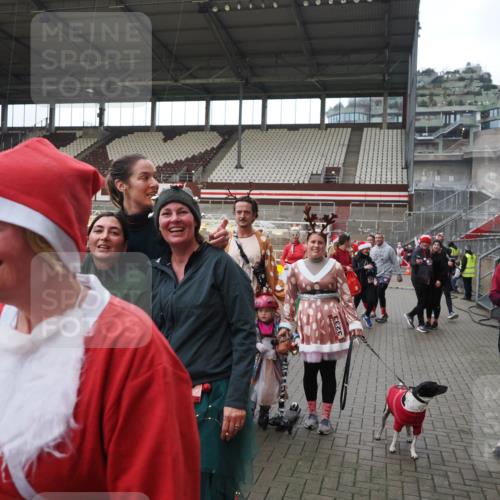 07.12.2025 - St. Pauli X-Mass-Run No. 15 Fabian Wolf http://msf.ph/oto/9424783 07.12.2025 12:09:02 Ziel 586, 643, 775, 807, 1405, 1652, 1653, 1685, 1901, 2414, 2731, 3230, 3233, 4720 meine-sportfotos.de