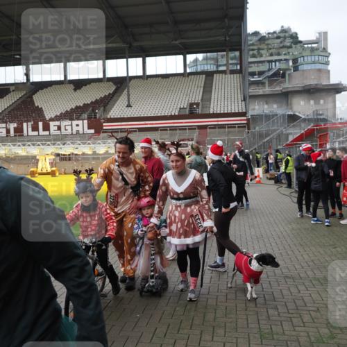 07.12.2025 - St. Pauli X-Mass-Run No. 15 Fabian Wolf http://msf.ph/oto/9424799 07.12.2025 12:09:09 Ziel 643, 775, 807, 1405, 1652, 1653, 1685, 2414, 2731, 3947, 3966, 4196, 4197, 4198, 4267, 4282, 4283 meine-sportfotos.de