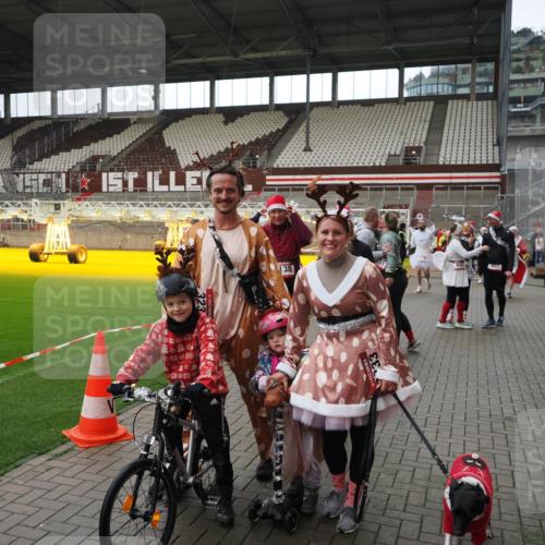 07.12.2025 - St. Pauli X-Mass-Run No. 15 Fabian Wolf http://msf.ph/oto/9424806 07.12.2025 12:09:11 Ziel 138, 643, 775, 807, 1405, 1652, 1653, 2009, 2731, 3538, 3947, 3955, 3966, 4196, 4197, 4198, 4267, 4282, 4283 meine-sportfotos.de