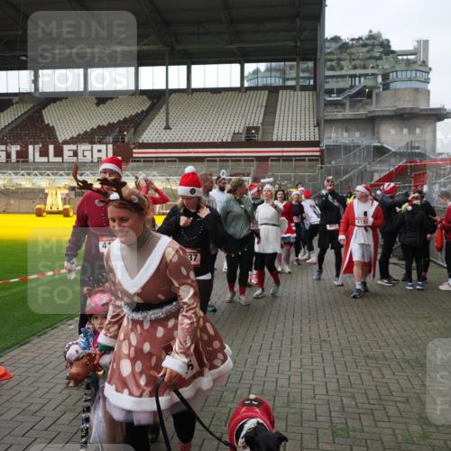 07.12.2025 - St. Pauli X-Mass-Run No. 15 Fabian Wolf http://msf.ph/oto/9424815 07.12.2025 12:09:15 Ziel 138, 775, 807, 1725, 1727, 2009, 3538, 3947, 3955, 3966, 4196, 4197, 4198, 4267, 4282, 4283 meine-sportfotos.de