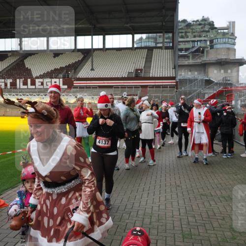 07.12.2025 - St. Pauli X-Mass-Run No. 15 Fabian Wolf http://msf.ph/oto/9424816 07.12.2025 12:09:16 Ziel 138, 775, 807, 1725, 1727, 2009, 3538, 3947, 3955, 3966, 4196, 4197, 4198, 4267, 4282, 4283 meine-sportfotos.de