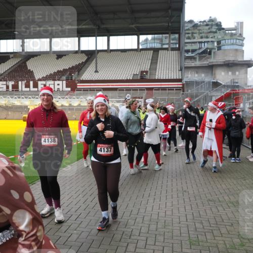 07.12.2025 - St. Pauli X-Mass-Run No. 15 Fabian Wolf http://msf.ph/oto/9424818 07.12.2025 12:09:16 Ziel 138, 775, 807, 1725, 1727, 2009, 3538, 3947, 3955, 3966, 4196, 4197, 4198, 4267, 4282, 4283 meine-sportfotos.de