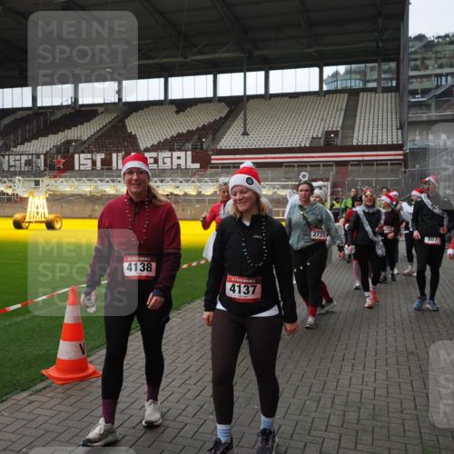 07.12.2025 - St. Pauli X-Mass-Run No. 15 Fabian Wolf http://msf.ph/oto/9424820 07.12.2025 12:09:17 Ziel 138, 1725, 1727, 2009, 3538, 3947, 3955, 3966, 4196, 4197, 4198, 4267, 4282, 4283 meine-sportfotos.de