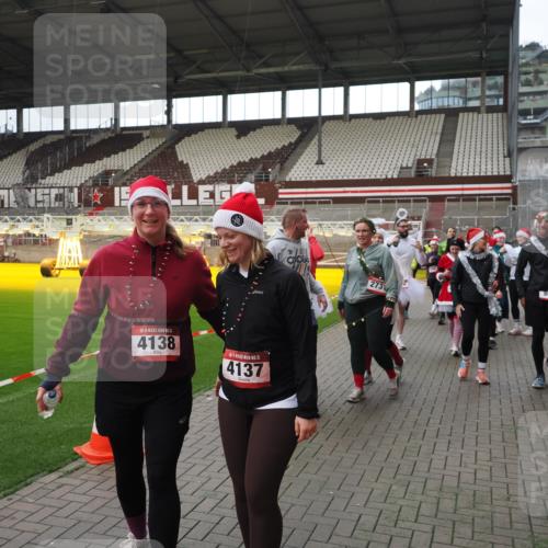 07.12.2025 - St. Pauli X-Mass-Run No. 15 Fabian Wolf http://msf.ph/oto/9424823 07.12.2025 12:09:17 Ziel 138, 1725, 1727, 2009, 3538, 3947, 3955, 3966, 4196, 4197, 4198, 4267, 4282, 4283 meine-sportfotos.de