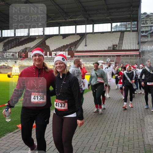 07.12.2025 - St. Pauli X-Mass-Run No. 15 Fabian Wolf http://msf.ph/oto/9424824 07.12.2025 12:09:18 Ziel 138, 1725, 1727, 2009, 3538, 3947, 3955, 3966, 4196, 4197, 4198, 4267, 4282, 4283 meine-sportfotos.de