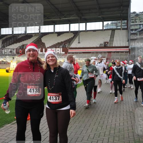 07.12.2025 - St. Pauli X-Mass-Run No. 15 Fabian Wolf http://msf.ph/oto/9424825 07.12.2025 12:09:18 Ziel 138, 1725, 1727, 2009, 3538, 3947, 3955, 3966, 4196, 4197, 4198, 4267, 4282, 4283 meine-sportfotos.de
