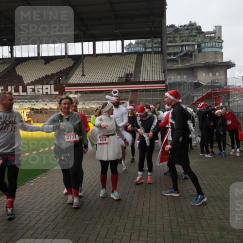 07.12.2025 - St. Pauli X-Mass-Run No. 15 Fabian Wolf http://msf.ph/oto/9424833 07.12.2025 12:09:21 Ziel 138, 1725, 1727, 2009, 3538, 3947, 3955, 3966, 4196, 4197, 4198, 4267, 4282, 4283 meine-sportfotos.de