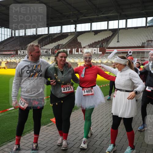 07.12.2025 - St. Pauli X-Mass-Run No. 15 Fabian Wolf http://msf.ph/oto/9424841 07.12.2025 12:09:24 Ziel 138, 1725, 1727, 2009, 3538, 3947, 3955, 3966, 4196, 4197, 4198, 4267, 4282, 4283, 4313, 4315 meine-sportfotos.de
