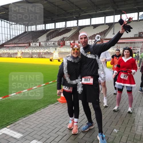 07.12.2025 - St. Pauli X-Mass-Run No. 15 Fabian Wolf http://msf.ph/oto/9424858 07.12.2025 12:09:34 Ziel 4313, 4315 meine-sportfotos.de