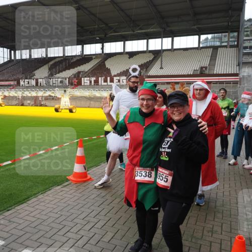 07.12.2025 - St. Pauli X-Mass-Run No. 15 Fabian Wolf http://msf.ph/oto/9424868 07.12.2025 12:09:39 Ziel 1494, 4313, 4315 meine-sportfotos.de