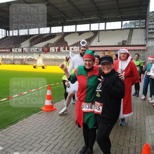07.12.2025 - St. Pauli X-Mass-Run No. 15 Fabian Wolf http://msf.ph/oto/9424869 07.12.2025 12:09:39 Ziel 1494, 4313, 4315 meine-sportfotos.de