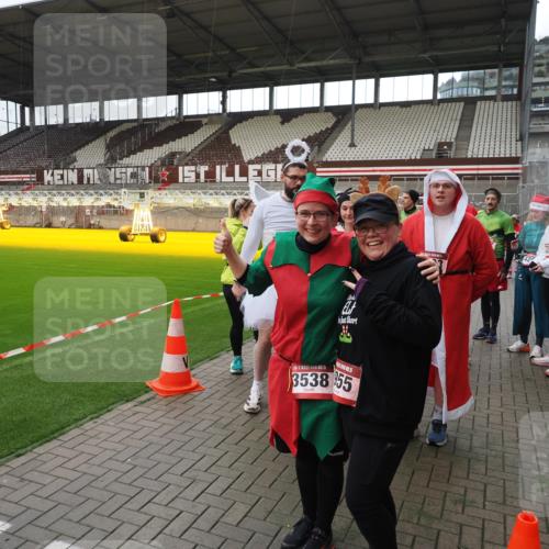 07.12.2025 - St. Pauli X-Mass-Run No. 15 Fabian Wolf http://msf.ph/oto/9424870 07.12.2025 12:09:39 Ziel 1494, 4313, 4315 meine-sportfotos.de