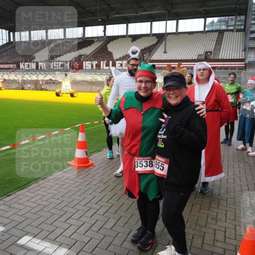 07.12.2025 - St. Pauli X-Mass-Run No. 15 Fabian Wolf http://msf.ph/oto/9424871 07.12.2025 12:09:39 Ziel 1494, 4313, 4315 meine-sportfotos.de