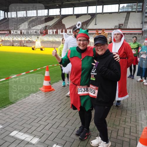 07.12.2025 - St. Pauli X-Mass-Run No. 15 Fabian Wolf http://msf.ph/oto/9424872 07.12.2025 12:09:40 Ziel 1494, 4313, 4315 meine-sportfotos.de