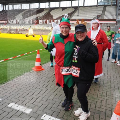 07.12.2025 - St. Pauli X-Mass-Run No. 15 Fabian Wolf http://msf.ph/oto/9424874 07.12.2025 12:09:40 Ziel 1494, 4313, 4315 meine-sportfotos.de