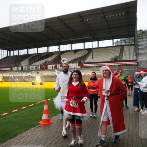 07.12.2025 - St. Pauli X-Mass-Run No. 15 Fabian Wolf http://msf.ph/oto/9424877 07.12.2025 12:09:42 Ziel 830, 1494, 4313, 4315 meine-sportfotos.de