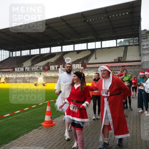 07.12.2025 - St. Pauli X-Mass-Run No. 15 Fabian Wolf http://msf.ph/oto/9424878 07.12.2025 12:09:42 Ziel 830, 1494, 4313, 4315 meine-sportfotos.de