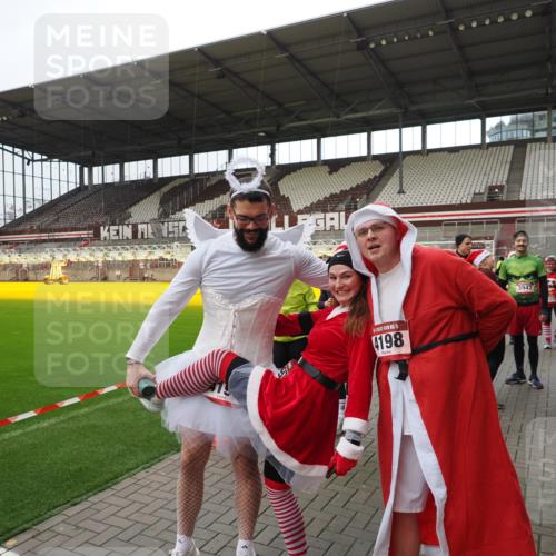 07.12.2025 - St. Pauli X-Mass-Run No. 15 Fabian Wolf http://msf.ph/oto/9424881 07.12.2025 12:09:44 Ziel 830, 835, 1494, 4313, 4315 meine-sportfotos.de