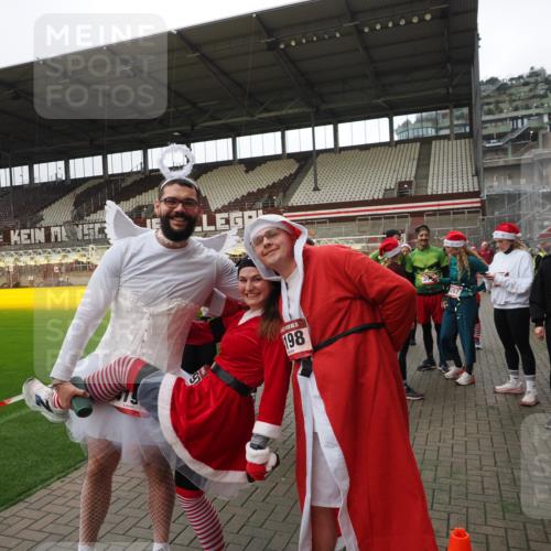 07.12.2025 - St. Pauli X-Mass-Run No. 15 Fabian Wolf http://msf.ph/oto/9424891 07.12.2025 12:09:46 Ziel 830, 835, 1494 meine-sportfotos.de